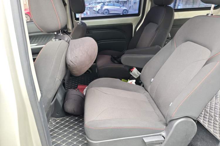 Used Dongfeng Fengon 380 2022 1.5L Comfort-Class Passenger Vehicle (Steel Spring) with 7 Seats Left Rear Seat