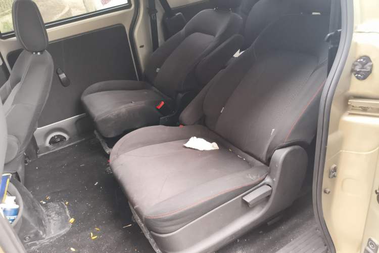 Used Dongfeng Fengon 380 2022 1.5L Comfort-Class Passenger Vehicle (Spiral Spring) – 7 Seats Left Rear Seat