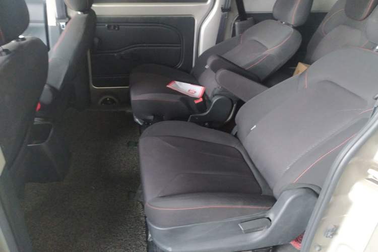 Used Dongfeng Fengon 380 2022 1.5L Comfort-Class Passenger Vehicle (Steel Spring) with 7 Seats Left Rear Seat