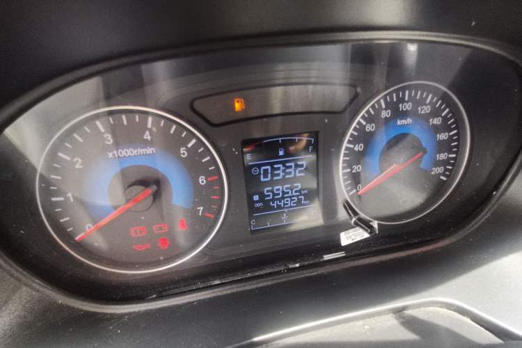 Used Dongfeng Fengon 380 2022 1.5L Comfort-Class Passenger Vehicle (Steel Spring) with 7 Seats Odometer Close Up