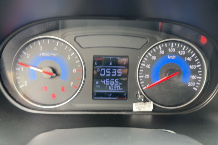 Used Dongfeng Fengon 380 2022 1.5L Standard Edition 7-Seater Passenger Vehicle Odometer Close Up