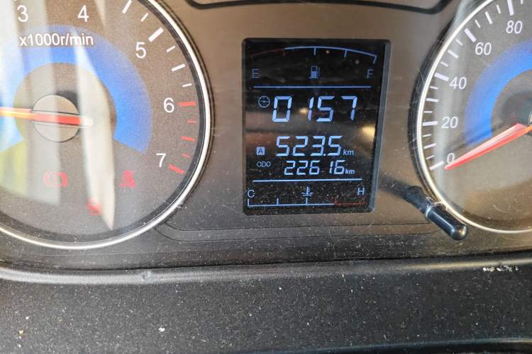 Used Dongfeng Fengon 380 2022 1.5L Comfort-Class Passenger Vehicle (Steel Spring) with 7 Seats Odometer Close Up
