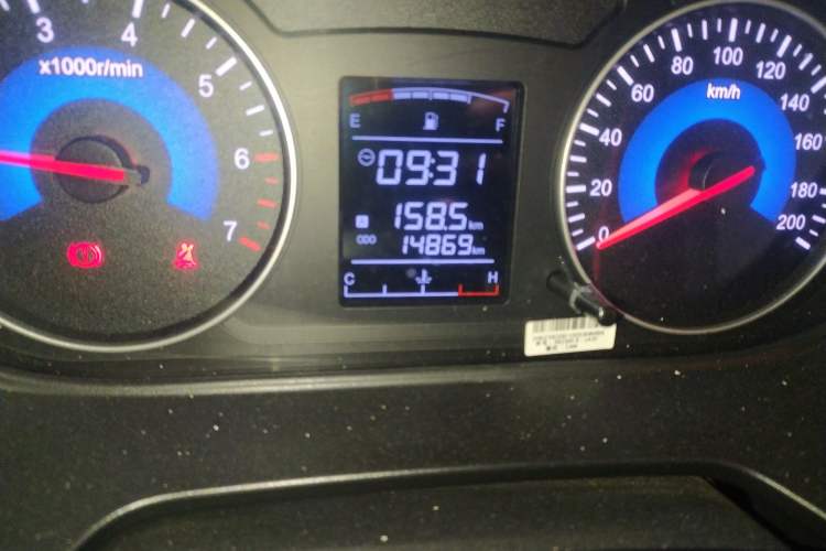Used Dongfeng Fengon 380 2022 1.5L Comfort-Class Passenger Vehicle (Steel Spring) with 7 Seats Odometer Close Up