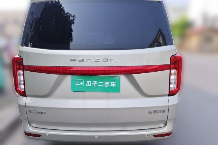 Used Dongfeng Fengon 380 2022 1.5L Comfort-Class Passenger Vehicle (Steel Spring) with 7 Seats Rear