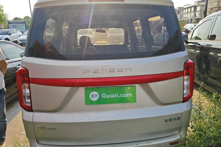 Used Dongfeng Fengon 380 2022 1.5L Comfort-Class Passenger Vehicle (Steel Spring) with 7 Seats Rear