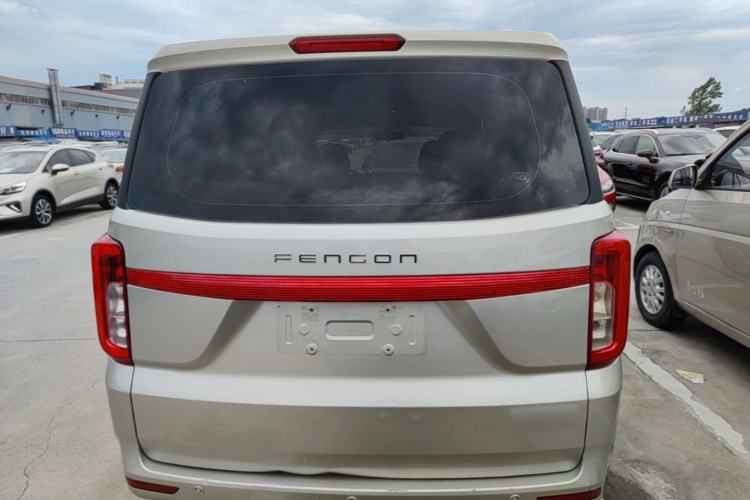 Used Dongfeng Fengon 380 2022 1.5L Comfort-Class Passenger Vehicle (Steel Spring) with 5 Seats Rear
