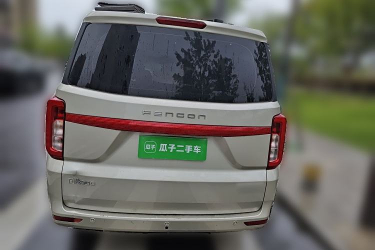 Used Dongfeng Fengon 380 2022 1.5L Comfort-Class Passenger Vehicle (Steel Spring) with 5 Seats Rear