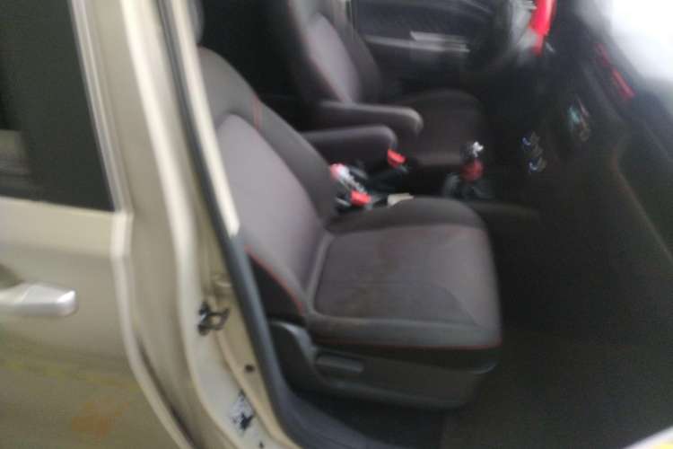 Used Dongfeng Fengon 380 2022 1.5L Comfort-Class Passenger Vehicle (Steel Spring) with 7 Seats Right Front Seat
