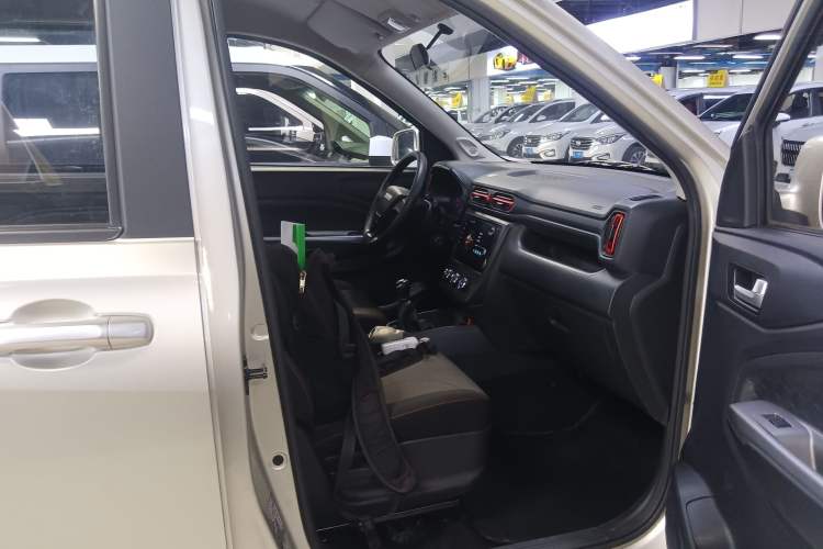 Used Dongfeng Fengon 380 2022 1.5L Standard Edition 7-Seater Passenger Vehicle Right Front Seat