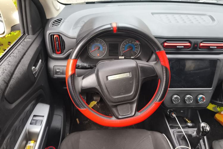 Used Dongfeng Fengon 380 2022 1.5L Comfort-Class Passenger Vehicle (Spiral Spring) – 7 Seats Steering Wheel
