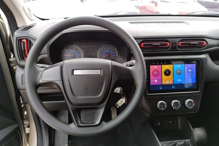 Used Dongfeng Fengon 380 2022 1.5L Comfort-Class Passenger Vehicle (Steel Spring) with 5 Seats Steering Wheel