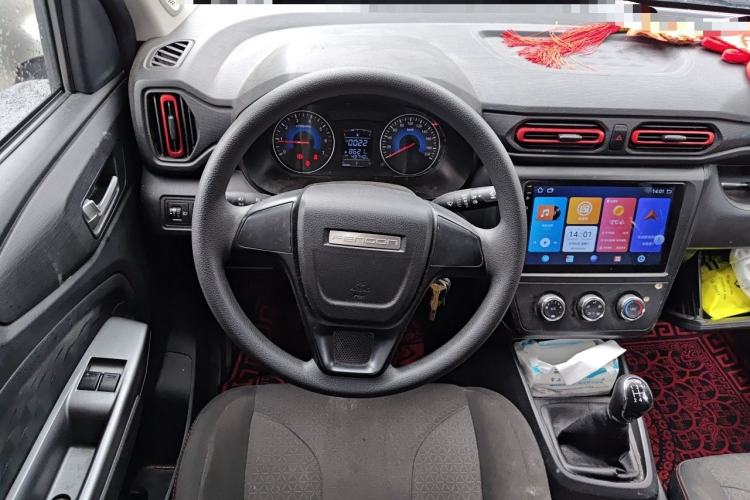 Used Dongfeng Fengon 380 2022 1.5L Comfort-Class Passenger Vehicle (Steel Spring) with 5 Seats Steering Wheel