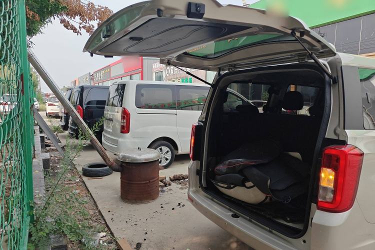 Used Dongfeng Fengon 380 2022 1.5L Comfort-Class Passenger Vehicle (Steel Spring) with 7 Seats Trunk