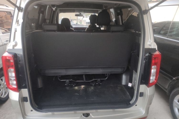 Used Dongfeng Fengon 380 2022 1.5L Comfort-Class Passenger Vehicle (Steel Spring) with 7 Seats Trunk