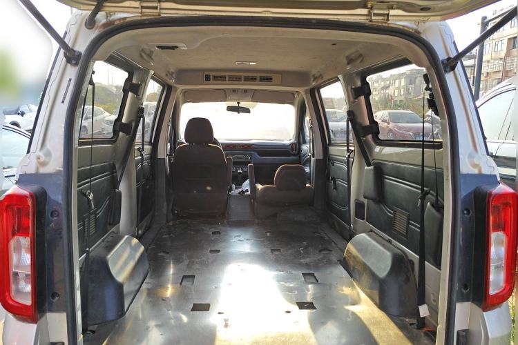 Used Dongfeng Fengon 380 2022 1.5L Comfort-Class Passenger Vehicle (Steel Spring) with 7 Seats Trunk