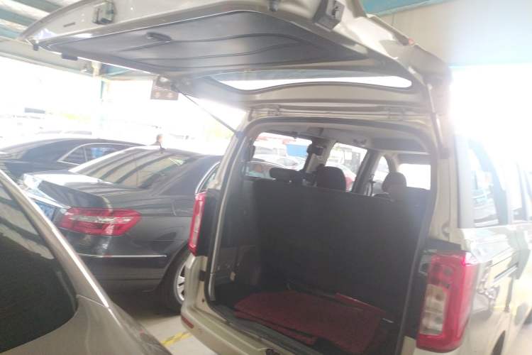 Used Dongfeng Fengon 380 2022 1.5L Comfort-Class Passenger Vehicle (Steel Spring) with 7 Seats Trunk