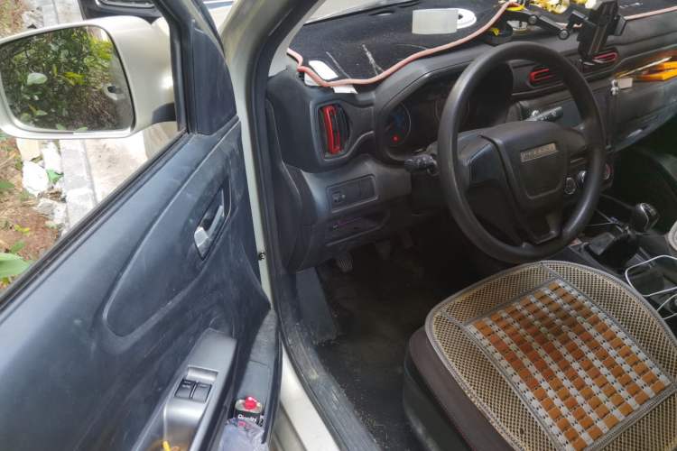 Used Dongfeng Fengon 380 2022 1.5L Comfort-Class Passenger Vehicle (Steel Spring) with 8 Seats Driver Seat