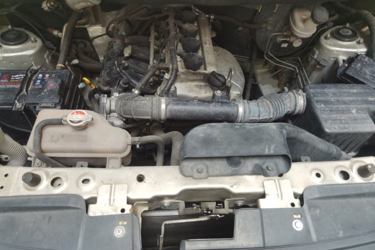 Used Dongfeng Fengon 380 2022 1.5L Comfort-Class Passenger Vehicle (Steel Spring) with 8 Seats Engine Bay