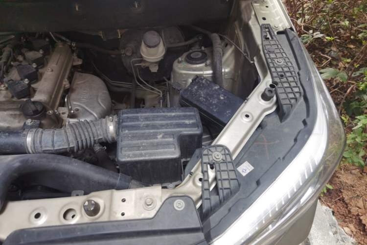 Used Dongfeng Fengon 380 2022 1.5L Comfort-Class Passenger Vehicle (Steel Spring) with 8 Seats Engine Bay Left