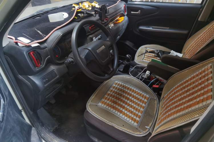 Used Dongfeng Fengon 380 2022 1.5L Comfort-Class Passenger Vehicle (Steel Spring) with 8 Seats Left Front Seat
