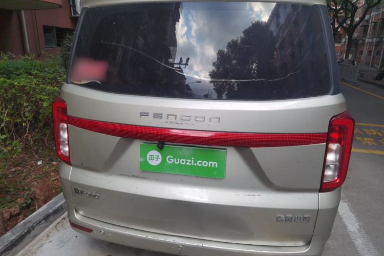 Used Dongfeng Fengon 380 2022 1.5L Comfort-Class Passenger Vehicle (Steel Spring) with 8 Seats Rear