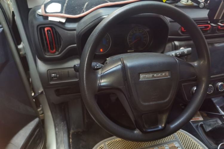 Used Dongfeng Fengon 380 2022 1.5L Comfort-Class Passenger Vehicle (Steel Spring) with 8 Seats Steering Wheel