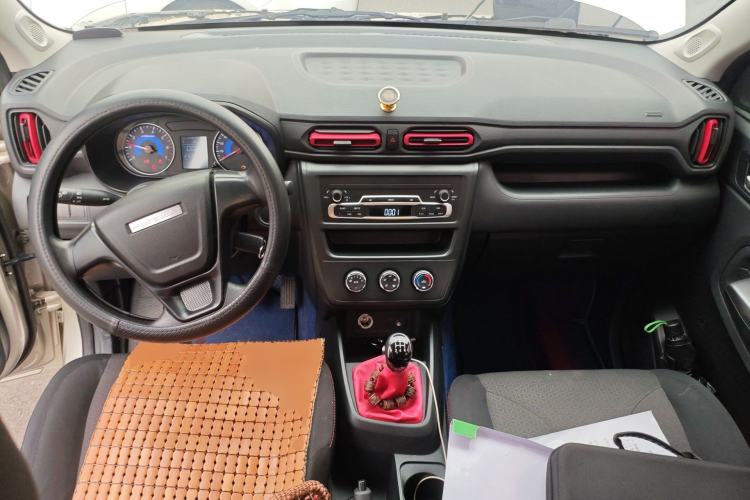 Used Dongfeng Fengon 380 2022 1.5L Luxury Edition Passenger Vehicle 5 Seats Center Console