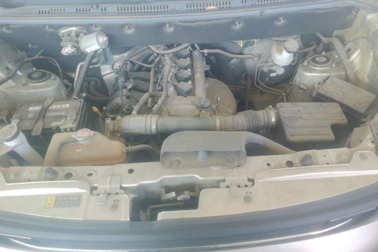 Used Dongfeng Fengon 380 2022 1.5L Luxury Edition Passenger Vehicle 5 Seats Engine Bay