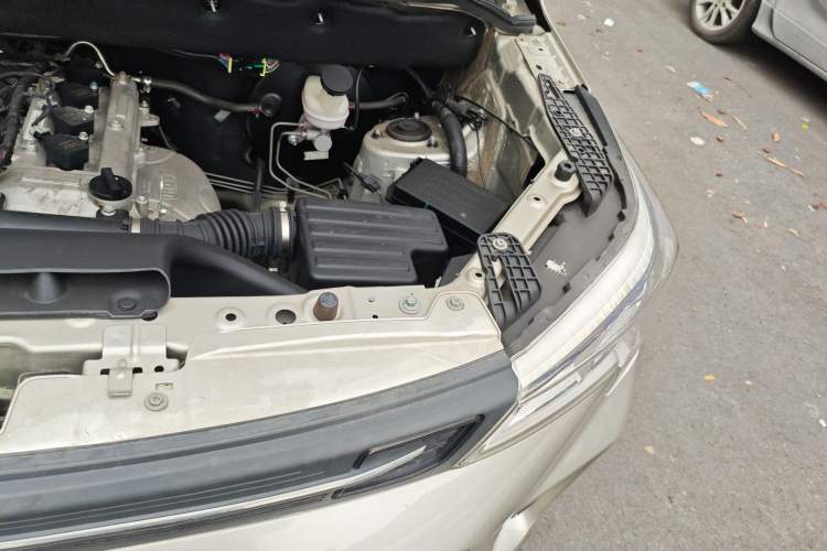 Used Dongfeng Fengon 380 2022 1.5L Luxury Edition Passenger Vehicle 5 Seats Engine Bay Left