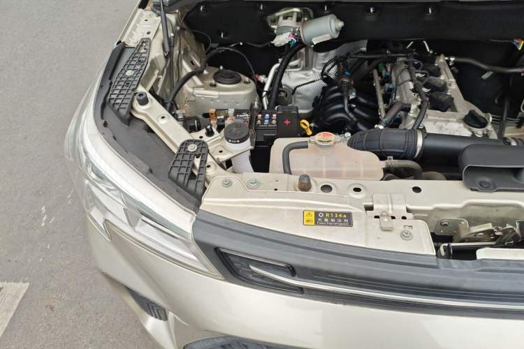 Used Dongfeng Fengon 380 2022 1.5L Luxury Edition Passenger Vehicle 5 Seats Engine Bay Right