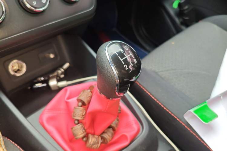 Used Dongfeng Fengon 380 2022 1.5L Luxury Edition Passenger Vehicle 5 Seats Gear Lever