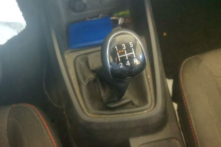 Used Dongfeng Fengon 380 2022 1.5L Luxury Edition Passenger Vehicle 5 Seats Gear Lever