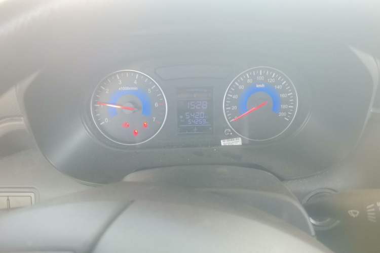 Used Dongfeng Fengon 380 2022 1.5L Luxury Edition Passenger Vehicle 5 Seats Instrument Cluster