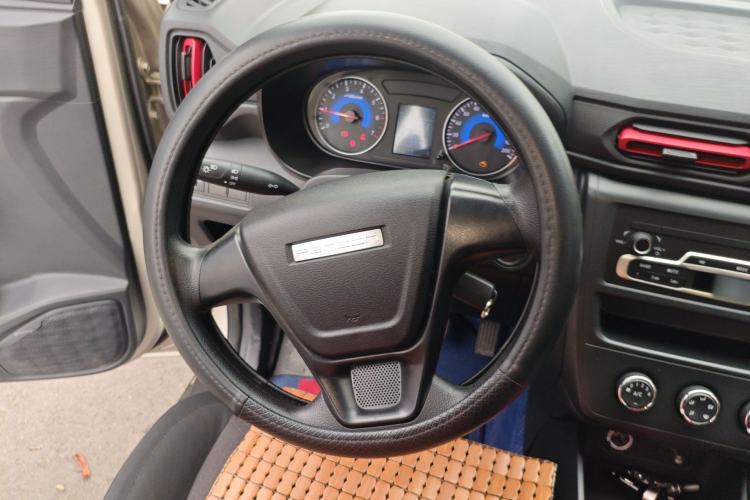 Used Dongfeng Fengon 380 2022 1.5L Luxury Edition Passenger Vehicle 5 Seats Steering Wheel