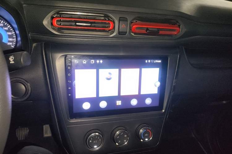 Used Dongfeng Fengon 380 2022 1.5L Comfort-Class Passenger Vehicle (Steel Spring) with 7 Seats Audio And AC Panel