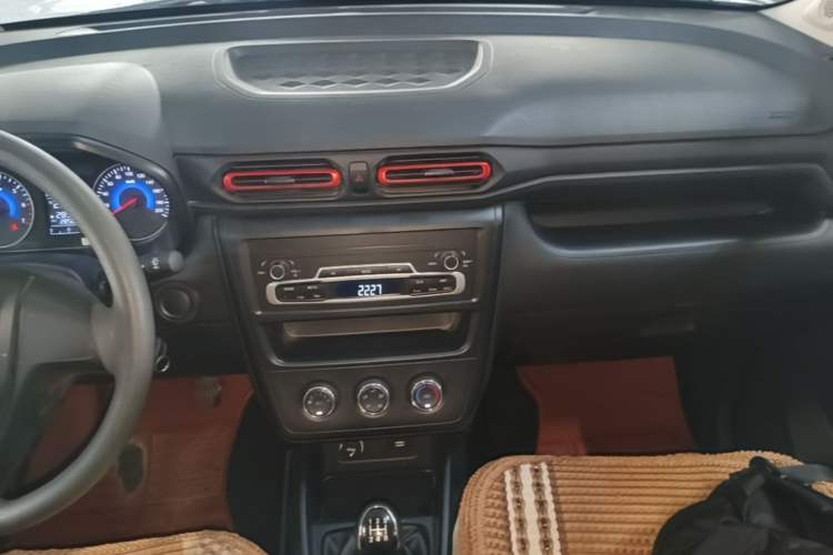 Used Dongfeng Fengon 380 2022 1.5L Comfort-Class Passenger Vehicle (Steel Spring) with 7 Seats Audio And AC Panel