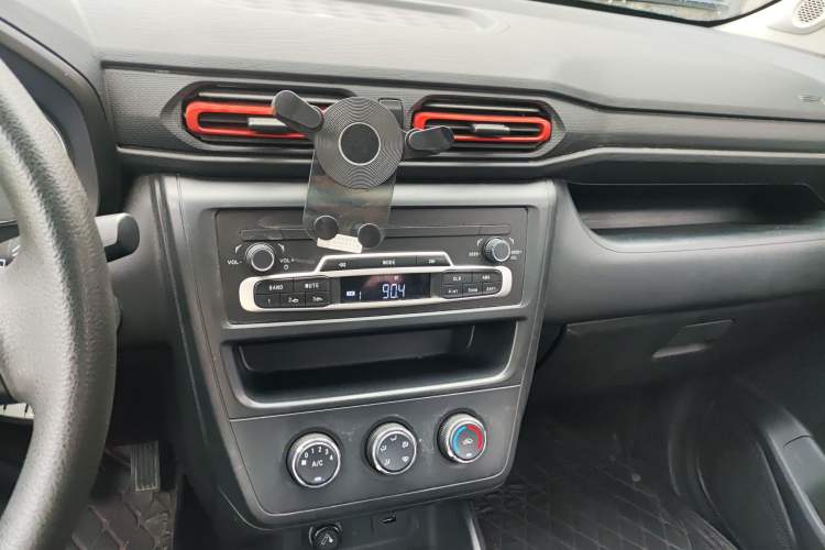 Used Dongfeng Fengon 380 2022 1.5L Comfort-Class Passenger Vehicle (Steel Spring) with 7 Seats Audio And AC Panel