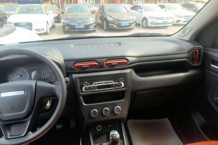 Used Dongfeng Fengon 380 2022 1.5L Comfort-Class Passenger Vehicle (Steel Spring) with 7 Seats Audio And AC Panel