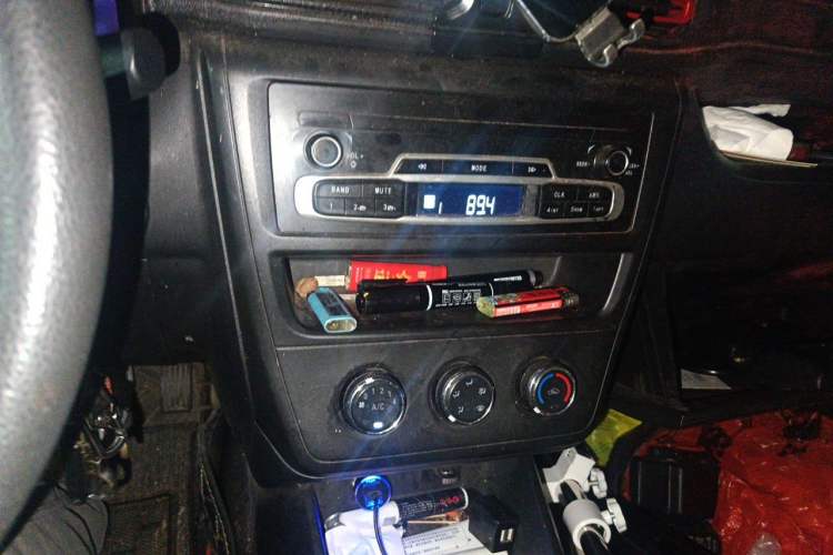 Used Dongfeng Fengon 380 2022 1.5L Comfort-Class Passenger Vehicle (Steel Spring) with 5 Seats Audio And AC Panel