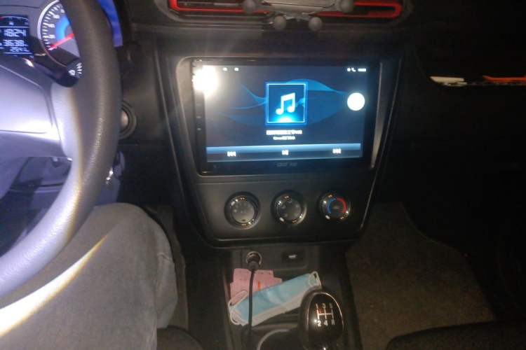 Used Dongfeng Fengon 380 2022 1.5L Comfort-Class Passenger Vehicle (Spiral Spring) – 7 Seats Audio And AC Panel