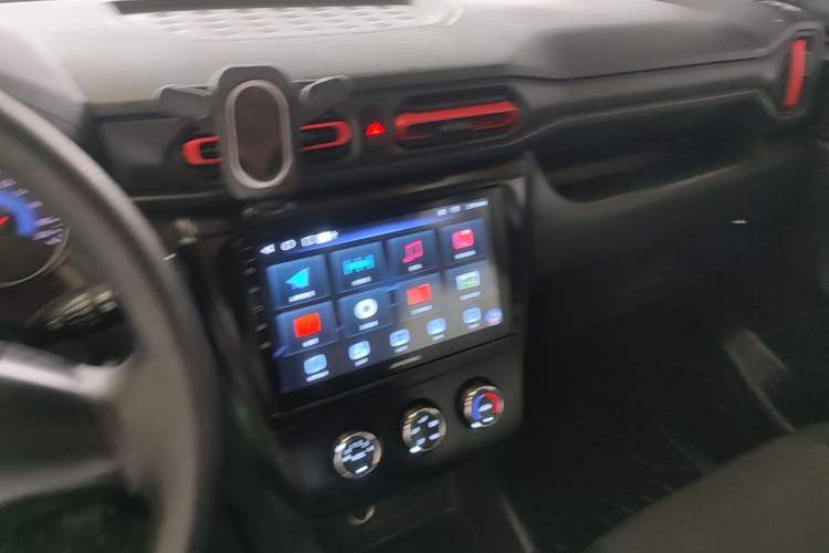 Used Dongfeng Fengon 380 2022 1.5L Standard Edition 7-Seater Passenger Vehicle Audio And AC Panel
