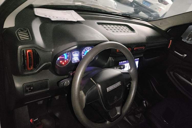 Used Dongfeng Fengon 380 2022 1.5L Comfort-Class Passenger Vehicle (Steel Spring) with 7 Seats Center Console