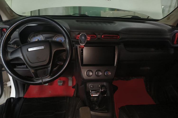 Used Dongfeng Fengon 380 2022 1.5L Comfort-Class Passenger Vehicle (Steel Spring) with 7 Seats Center Console