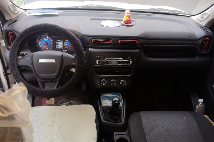 Used Dongfeng Fengon 380 2022 1.5L Comfort-Class Passenger Vehicle (Steel Spring) with 7 Seats Center Console