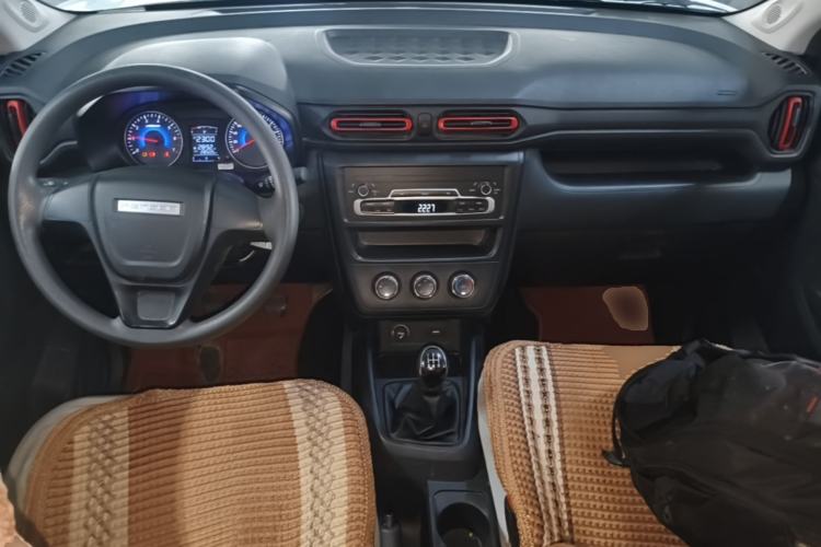 Used Dongfeng Fengon 380 2022 1.5L Comfort-Class Passenger Vehicle (Steel Spring) with 7 Seats Center Console