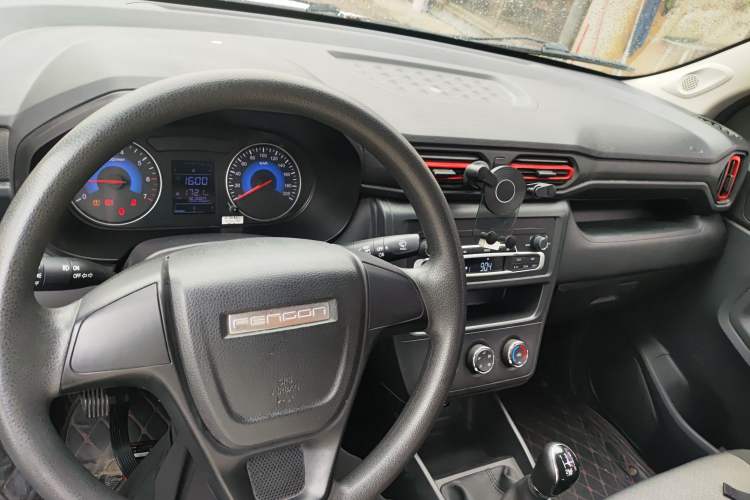 Used Dongfeng Fengon 380 2022 1.5L Comfort-Class Passenger Vehicle (Steel Spring) with 7 Seats Center Console