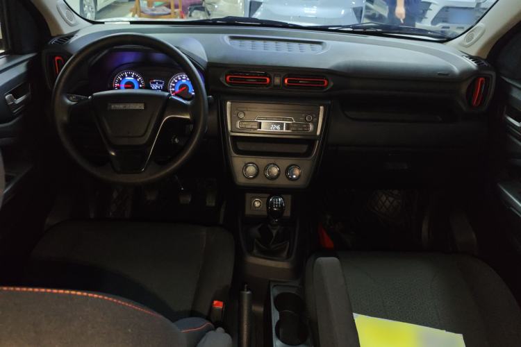 Used Dongfeng Fengon 380 2022 1.5L Luxury Edition Passenger Vehicle 5 Seats Center Console