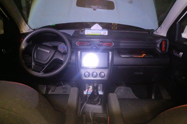 Used Dongfeng Fengon 380 2022 1.5L Comfort-Class Passenger Vehicle (Spiral Spring) – 7 Seats Center Console
