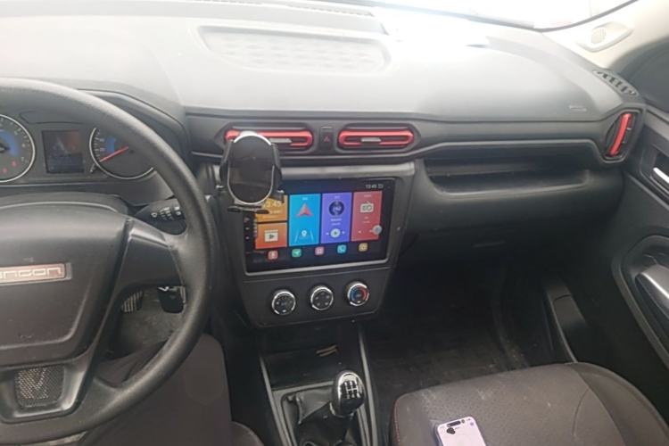 Used Dongfeng Fengon 380 2022 1.5L Standard Edition 7-Seater Passenger Vehicle Center Console