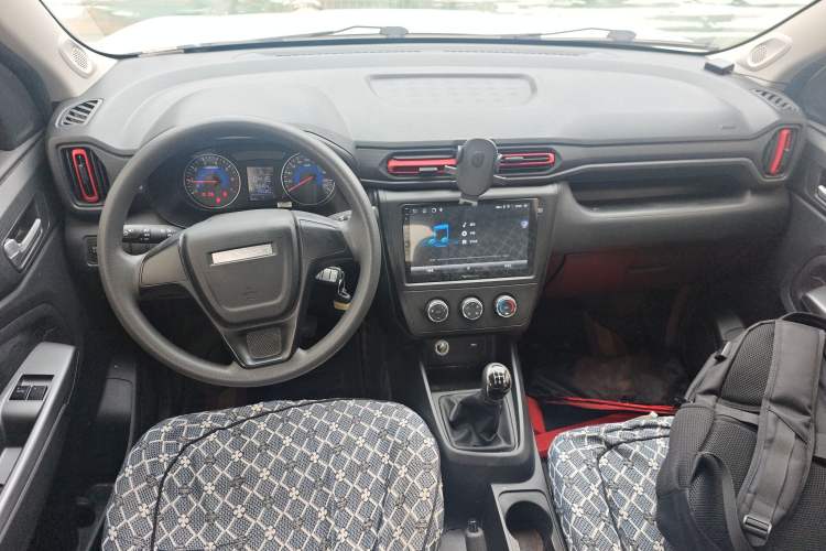 Used Dongfeng Fengon 380 2022 1.5L Comfort-Class Passenger Vehicle (Spiral Spring) – 7 Seats Center Console